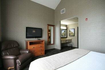 Casper C Mon Inn Hotel & Suites