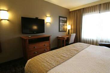 Casper C Mon Inn Hotel & Suites