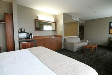 Casper C Mon Inn Hotel & Suites