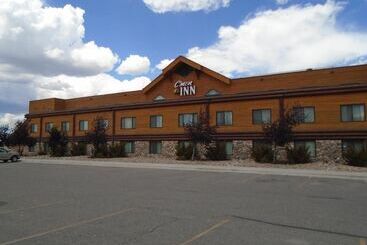 Casper C Mon Inn Hotel & Suites