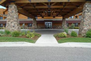 Casper C Mon Inn Hotel & Suites
