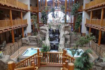 Casper C Mon Inn Hotel & Suites