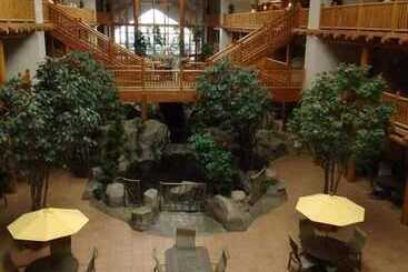 Casper C Mon Inn Hotel & Suites