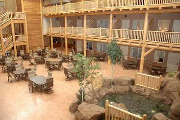 Casper C Mon Inn Hotel & Suites