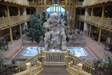 Casper C Mon Inn Hotel & Suites
