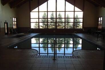 Casper C Mon Inn Hotel & Suites