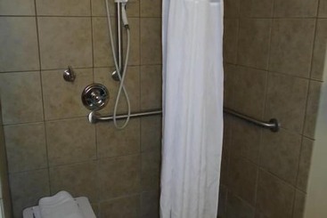 Casper C Mon Inn Hotel & Suites
