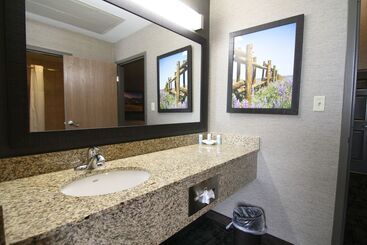 Casper C Mon Inn Hotel & Suites
