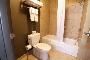 Casper C Mon Inn Hotel & Suites