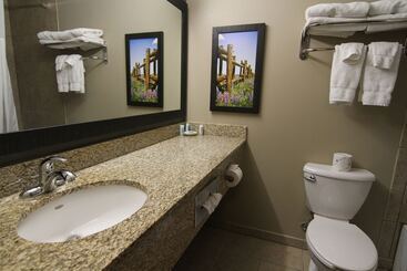 Casper C Mon Inn Hotel & Suites