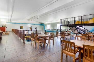 هتل Comfort Inn & Suites Mitchell I 90