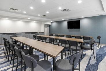 هتل Comfort Inn & Suites Hampton Near Coliseum