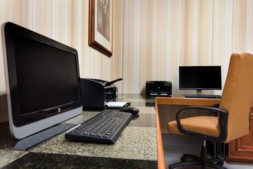 هتل Country Inn & Suites By Radisson, Columbia, Mo