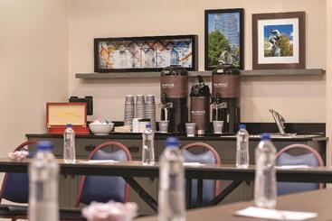 هتل Country Inn & Suites By Radisson, Grand Rapids East, Mi