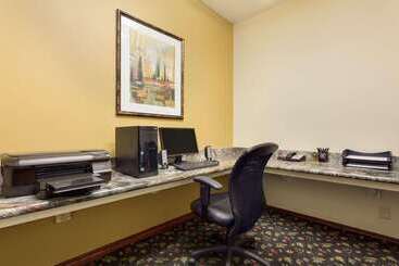 هتل Country Inn & Suites By Radisson, Norman Near University