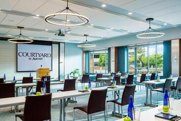 هتل Courtyard Burlington Harbor