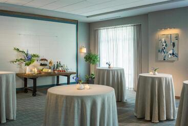 هتل Courtyard Burlington Harbor