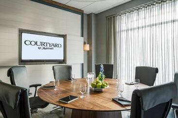 هتل Courtyard Burlington Harbor