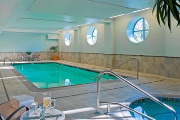 هتل Courtyard Burlington Harbor