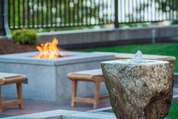 هتل Courtyard Burlington Harbor