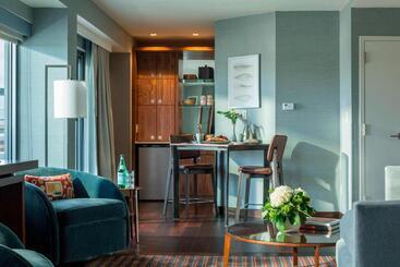 هتل Courtyard Burlington Harbor