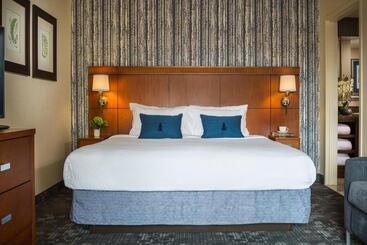 هتل Courtyard Burlington Harbor