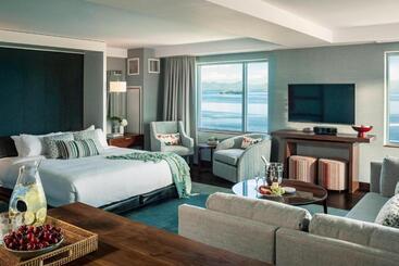 هتل Courtyard Burlington Harbor