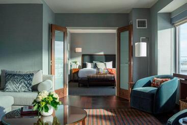 هتل Courtyard Burlington Harbor