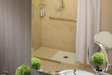 هتل Courtyard Burlington Harbor