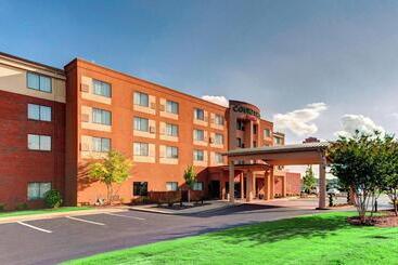 هتل Courtyard By Marriott Anniston Oxford