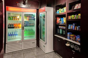 هتل Courtyard By Marriott Anniston Oxford