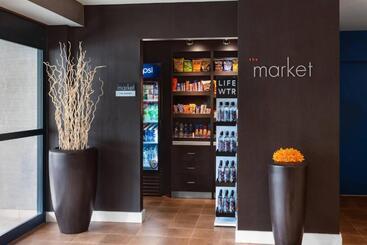 هتل Courtyard By Marriott Portland Airport