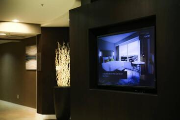 هتل Courtyard By Marriott Portland Airport