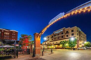 هتل Courtyard By Marriott Wichita At Old Town