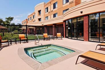 هتل Courtyard By Marriott Knoxville Airport Alcoa