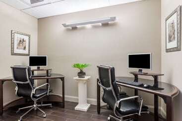 هتل Days Inn & Suites By Wyndham Lakeland