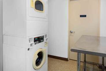 هتل Days Inn & Suites By Wyndham Lakeland