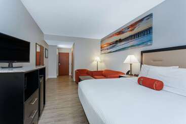 هتل Days Inn & Suites By Wyndham Lakeland