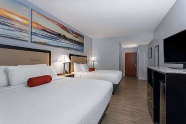 هتل Days Inn & Suites By Wyndham Lakeland