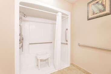 هتل Days Inn & Suites By Wyndham Lakeland