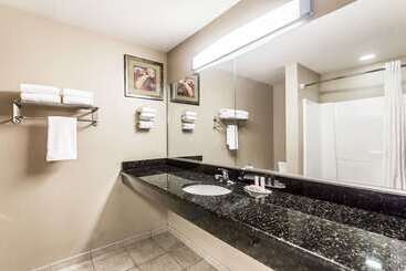 هتل Days Inn & Suites By Wyndham Lakeland