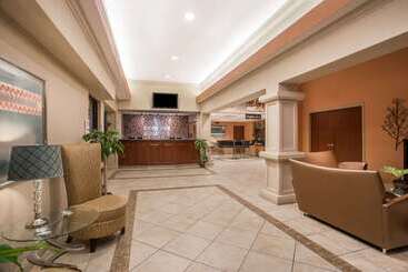 هتل Days Inn & Suites By Wyndham Lakeland