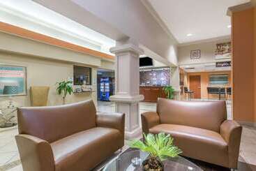 هتل Days Inn & Suites By Wyndham Lakeland