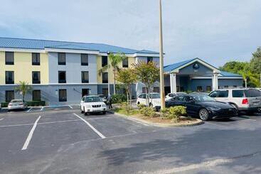 هتل Days Inn & Suites By Wyndham Lakeland