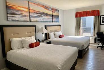هتل Days Inn & Suites By Wyndham Lakeland