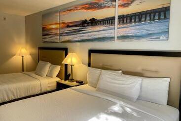 هتل Days Inn & Suites By Wyndham Lakeland