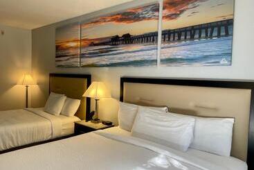 هتل Days Inn & Suites By Wyndham Lakeland