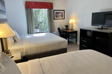 هتل Days Inn & Suites By Wyndham Lakeland