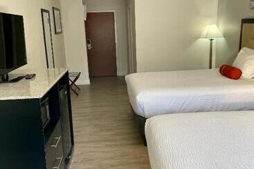 هتل Days Inn & Suites By Wyndham Lakeland