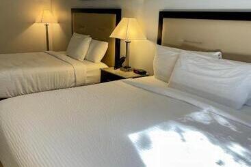 هتل Days Inn & Suites By Wyndham Lakeland